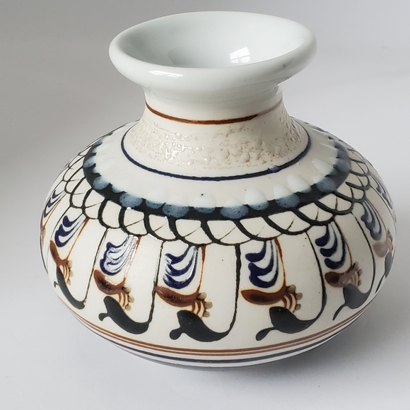 Unsigned Ceramic Vase Handpainted and Very Nice! - Picture 3 of 7